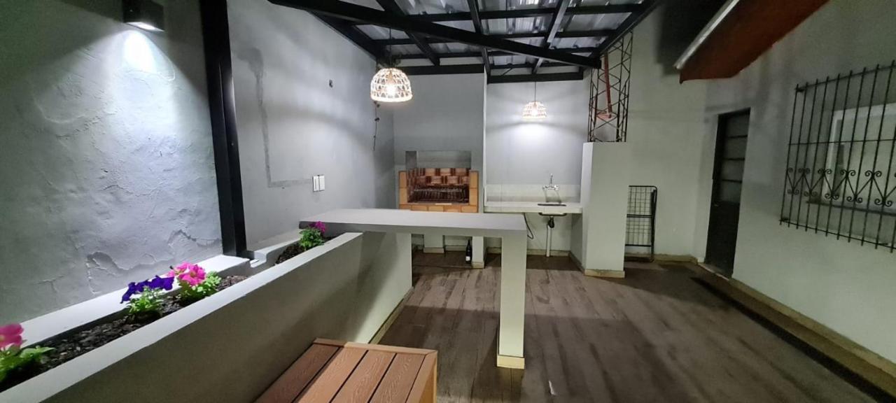 Вилла Casa Centrica Con Yacuzzi !!! Пуэрто-Игуасу Экстерьер фото
